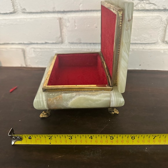 Jewelry - Vintage Italian green onyx marble jewelry box with lion feet